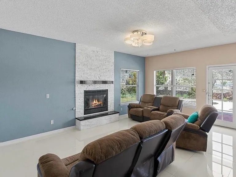 684 Moondale Dr — Photo 9