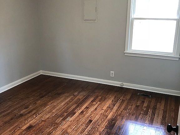 5th image of 90 Evelyn Dr