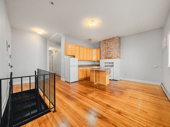 2nd image of 132 Jefferson St APT 1R