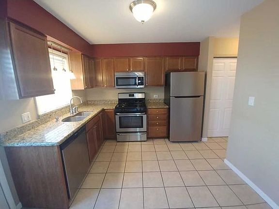 3rd image of 744 Lakeview Pt #98-B