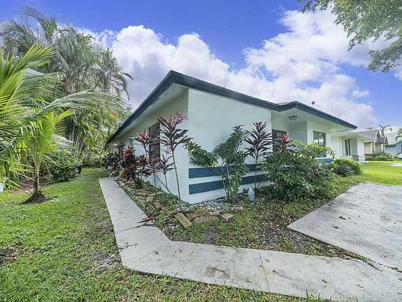 2nd image of 1332 Longarzo Pl