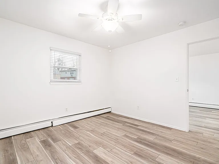 Lindsay Court Apartments — Photo 35