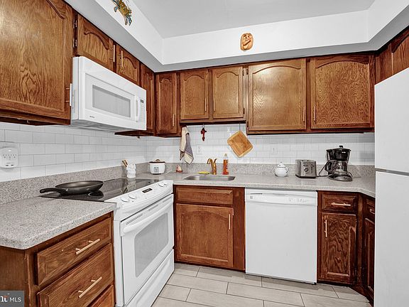 4th image of 5200 Hilltop Dr APT G2
