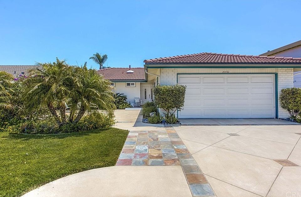2nd image of 20732 Elizabeth Ln