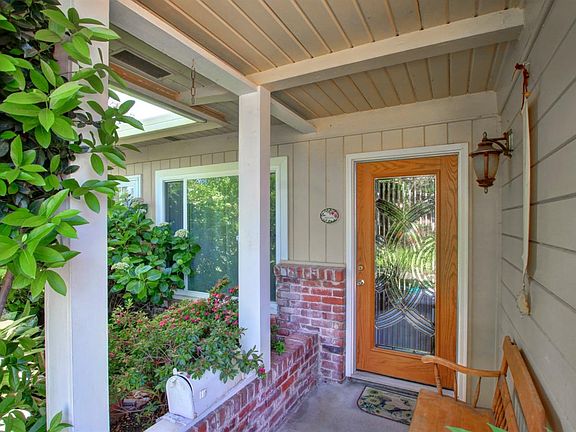 5th image of 2559 Charlotte Ln