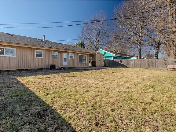 5th image of 411 Sagebrush Ln
