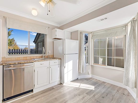 4th image of 1418 W Beacon Hill Cir