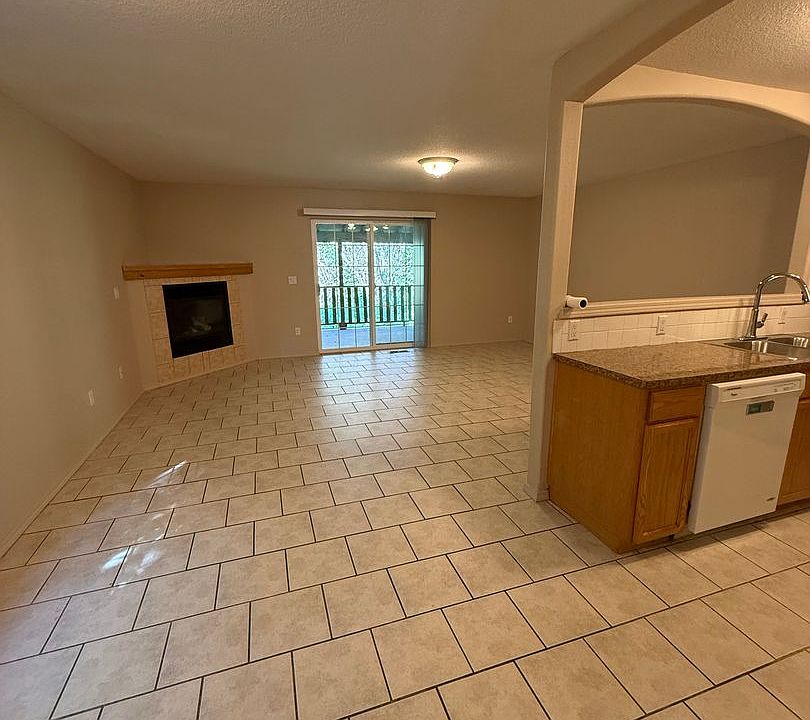 1st image of 59113 Oak Glen Dr