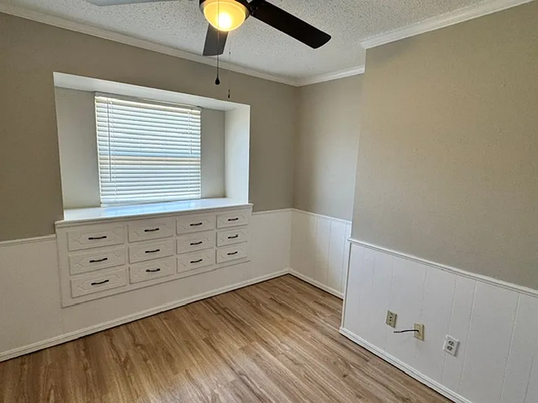 2204 Edgewood Dr — Photo 4