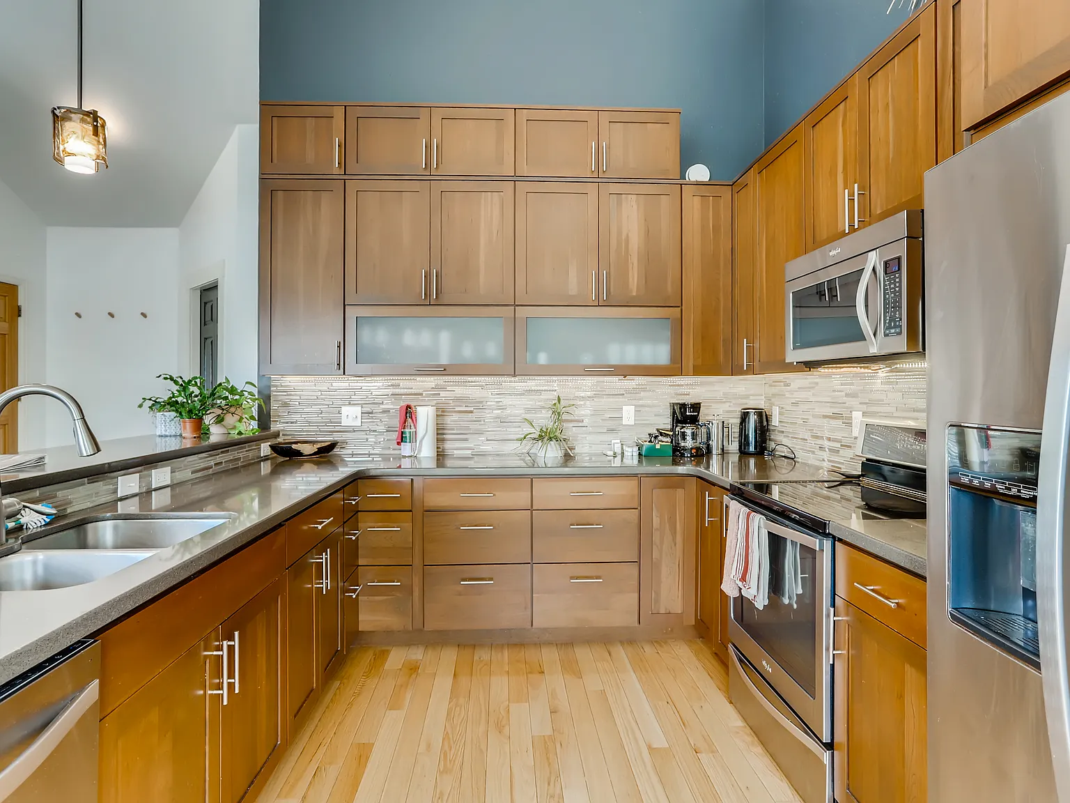 3 bed, 1500 sqft, $3,097 — Photo 4
