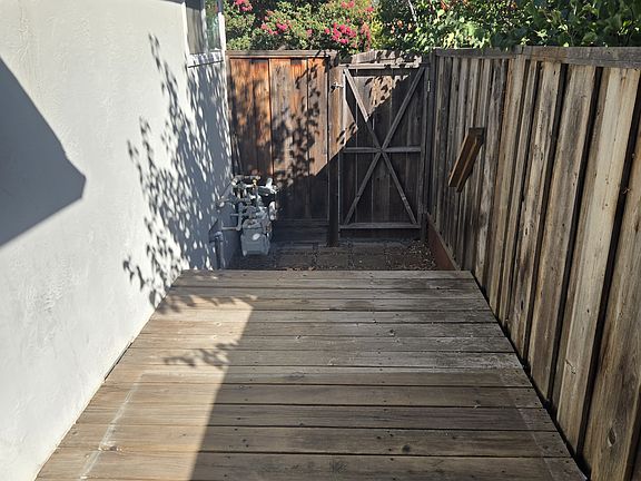 2nd image of 445 San Benito Ave