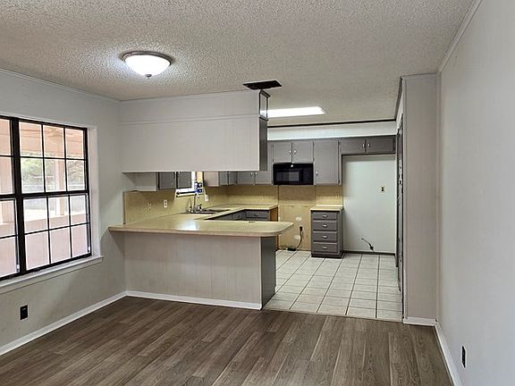 4th image of 9917 Cottontail Ln
