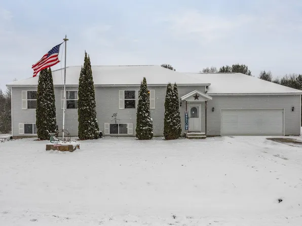 8480 King Arthurs Ct, Kingsley, MI 49649