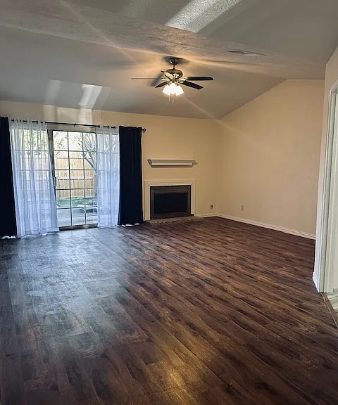 2504 Brook Hollow Ct — Photo 3