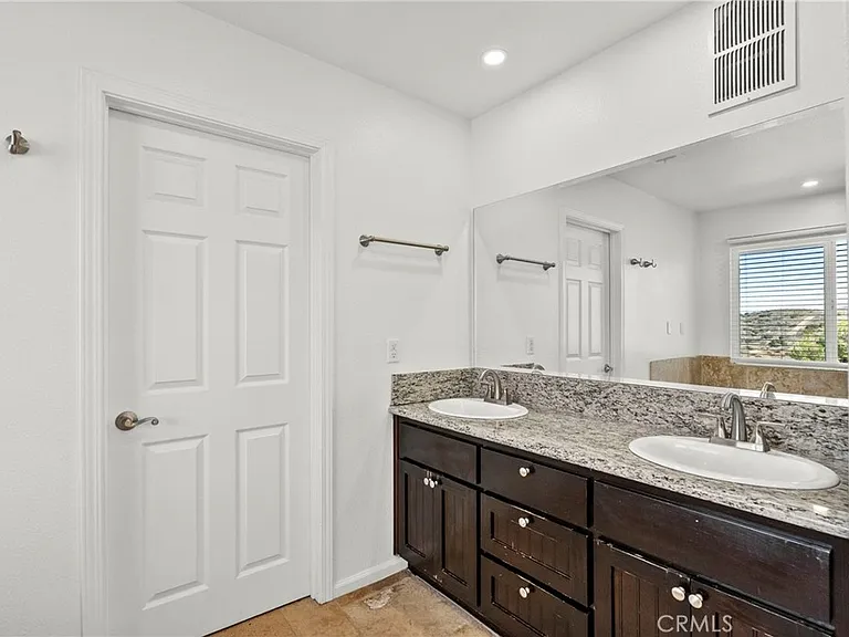 1138 Lakeview Dr — Photo 49