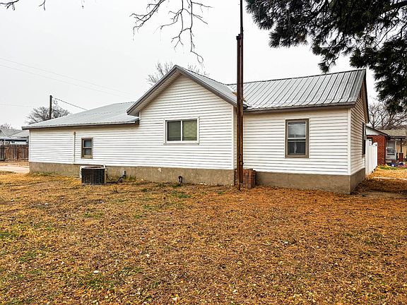 3rd image of 524 Beaman Ave