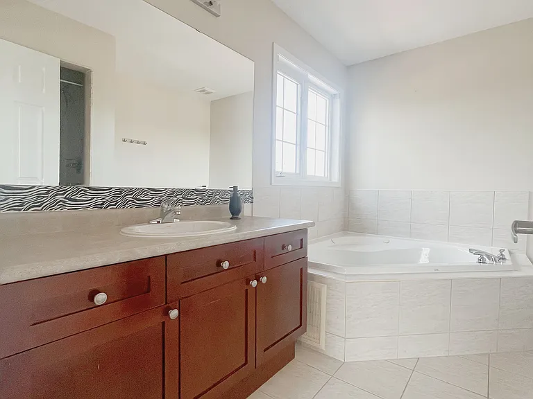 222 Dougherty Cres — Photo 8