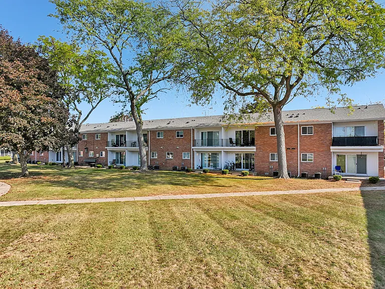 Independence Square Apartments — Photo 61