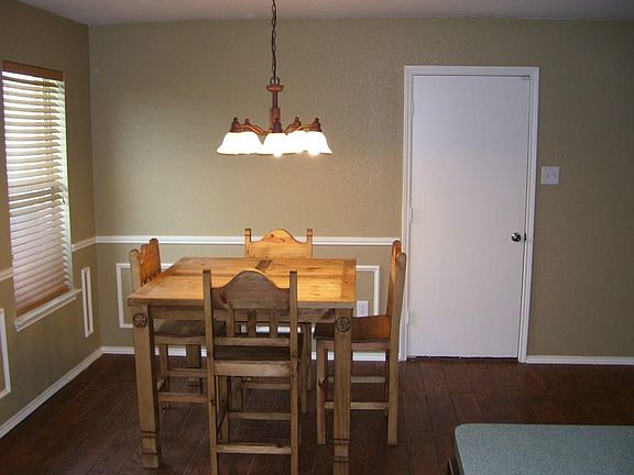 3rd image of 807 Wandering Ct