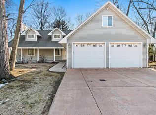 6727 Birchwood Shores Ln, Oconto Falls, WI 54154