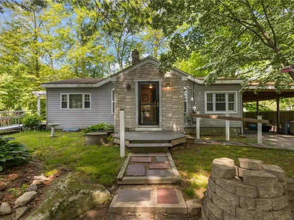 11 Daventry St, Glocester, RI 02814