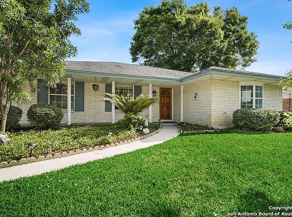 2nd image of 211 De Soto Dr