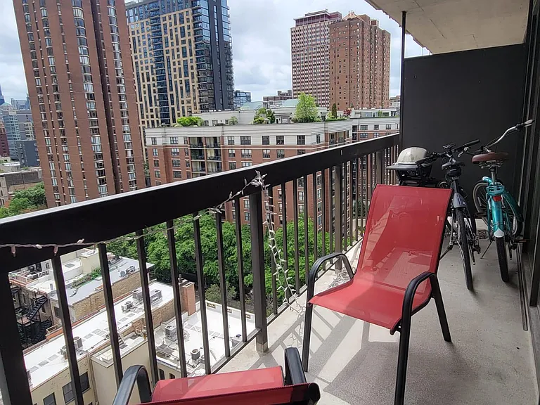 33 W Delaware Pl #13C — Photo 14