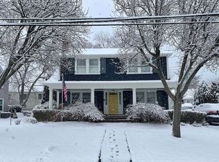 9 Chapel Dr, Branford, CT 06405