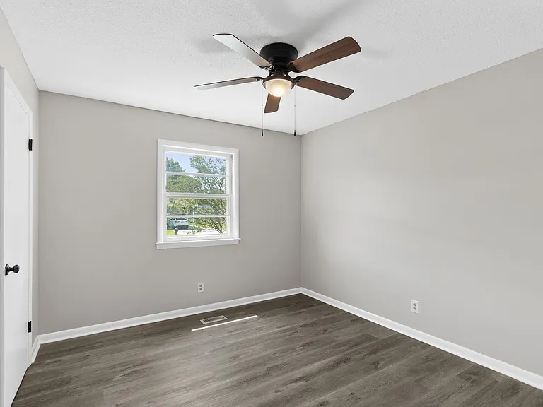 5215 Longbranch Dr — Photo 14