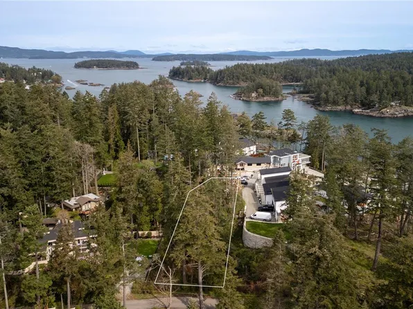 2452 Tryon Rd, North Saanich, BC V8L 5H8