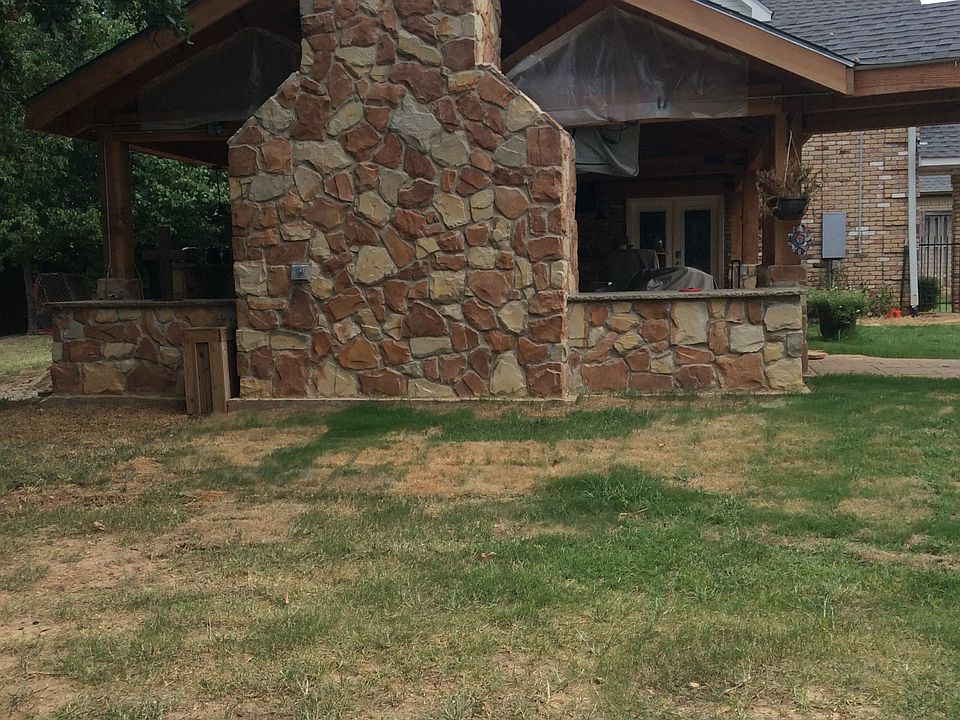 Outdoor living area/kitchen