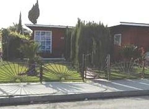 2nd image of 901 N Hickory Ave