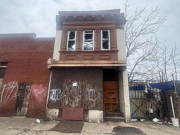 2nd image of 1142 S 6th St