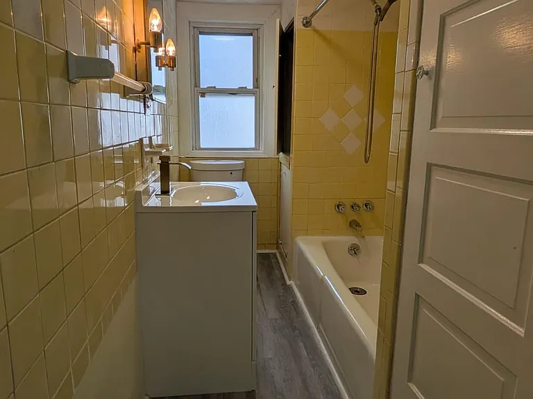 307 W Centre St — Photo 20
