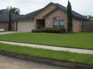 105 Brazos Ct, Richwood, TX 77531