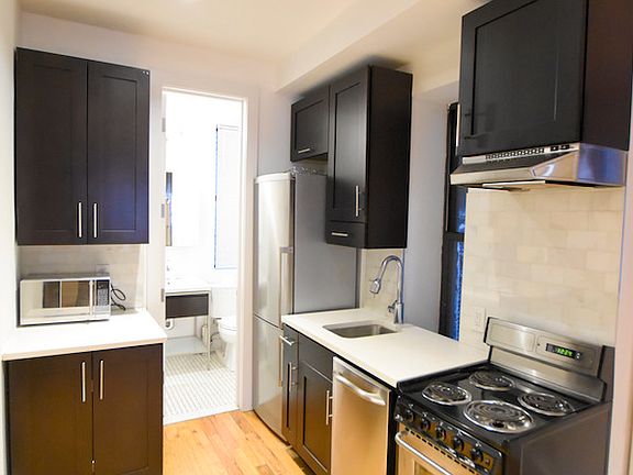 2nd image of 26 Vandam St #3ER