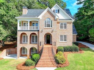 935 Edgewater Dr, Loganville, GA 30052