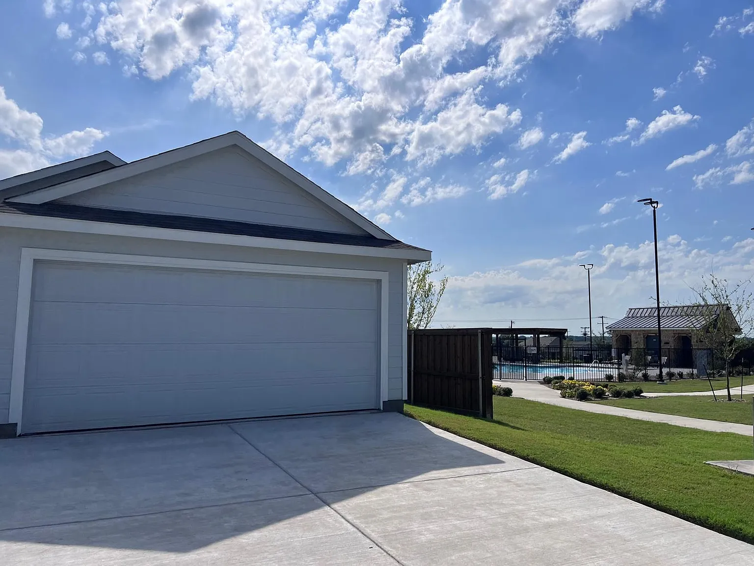 3 bed, 1412 sqft, $1,695 — Photo 4