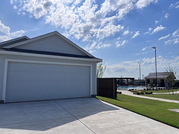 4th image of 3927 Ontario Way