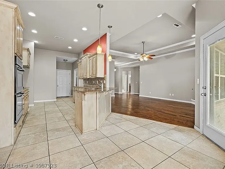 124 Signature Dr — Photo 10
