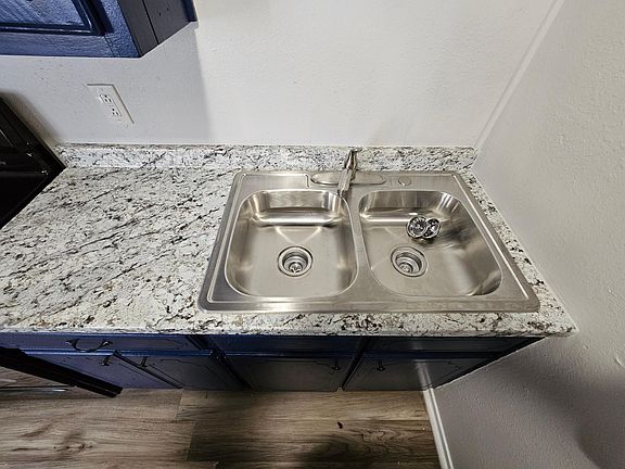 3rd image of 1400 Woodbine St #7