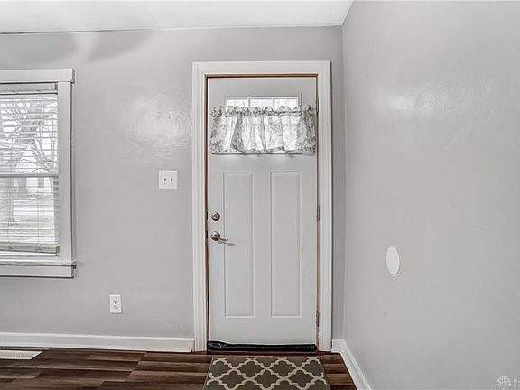 3rd image of 2816 Winton Dr
