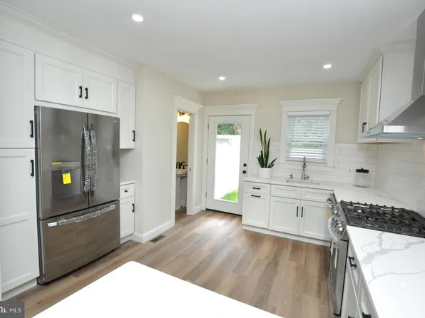 76 E 3rd St, Moorestown, NJ 08057