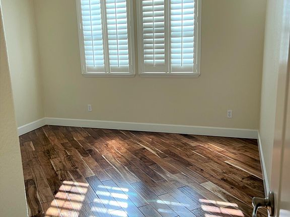4th image of 1052 Parkside Dr
