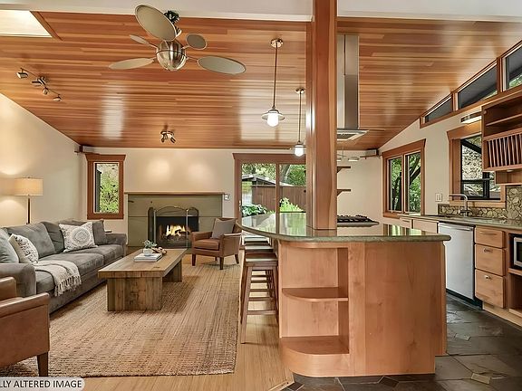 3rd image of 838 Oakwood Drive