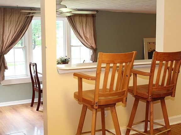 5th image of 7444 Meadowbrook Dr