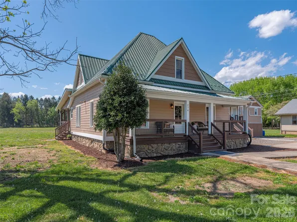 274 Charles St, Clyde, NC 28721