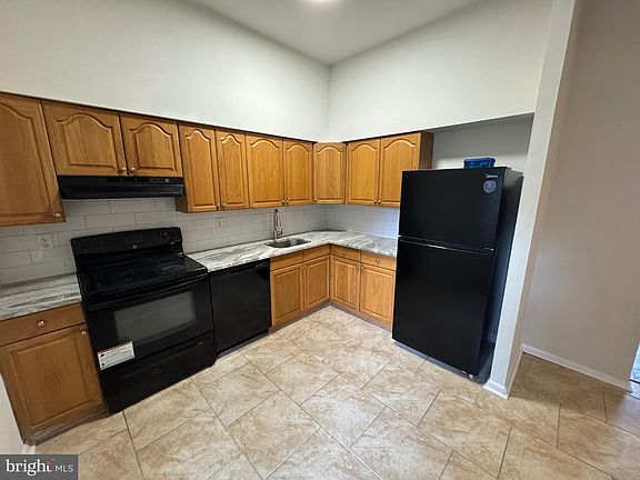 5th image of 502 Bromley Est