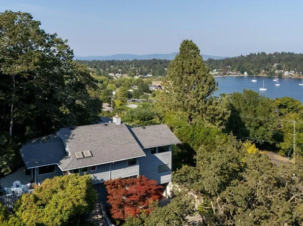 3656 Cadboro Bay Rd, Oak Bay, BC V8R 5K8