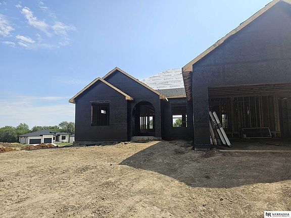 2nd image of 832 S 88th St